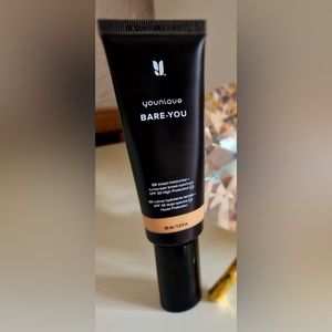 Younique BB CREAM  Light Medium